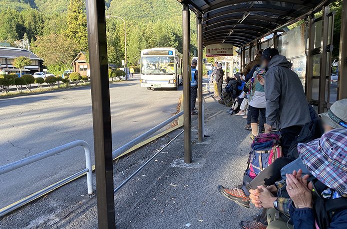 バス待ち列先頭　木曽駒ヶ岳　混雑状況